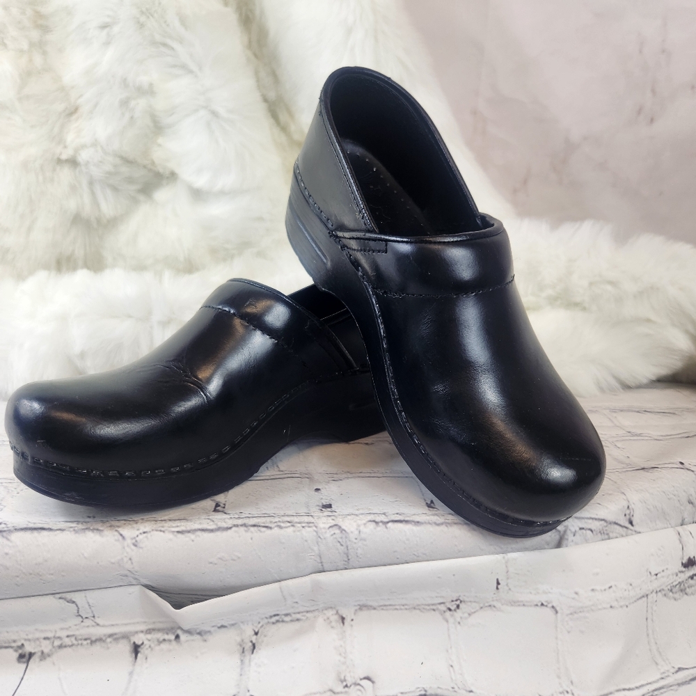 Dansko Professional Stapled Clog Nursing Shoe Black Cabrio Size 38